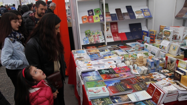 Parte la Feria del Libro de la Plaza de Armas Parte la Feria del Libro de la Plaza de Armas