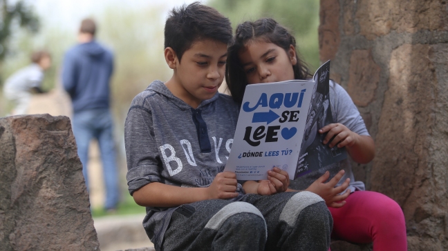 Presentan de campaña Aquí se lee y cancionero de Violeta Parra Presentan de campaña Aquí se lee y cancionero de Violeta Parra