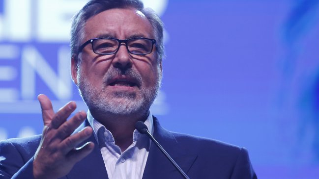 Alejandro Guillier juntará firmas para llegar a primera vuelta como independiente