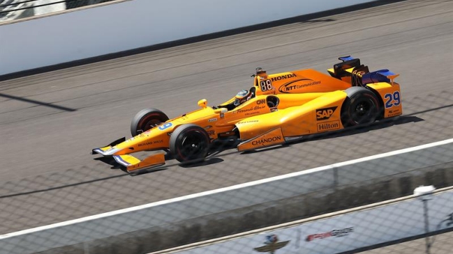 Fernando Alonso en Indianápolis: Aprendo en cada vuelta Fernando Alonso en Indianápolis: Aprendo en cada vuelta