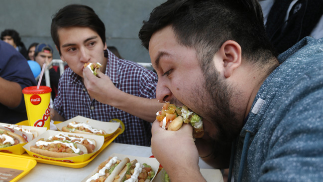 Anuncian primeras promociones por el Día del Completo Anuncian primeras promociones por el Día del Completo