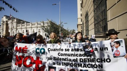   La marcha en Santiago para denunciar el crimen del periodista mexicano Javier Valdés 