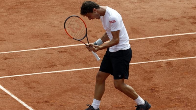 Renzo Olivo completó rápidamente la hazaña que dejó pendiente el martes ante Tsonga Renzo Olivo completó rápidamente la hazaña que dejó pendiente el martes ante Tsonga