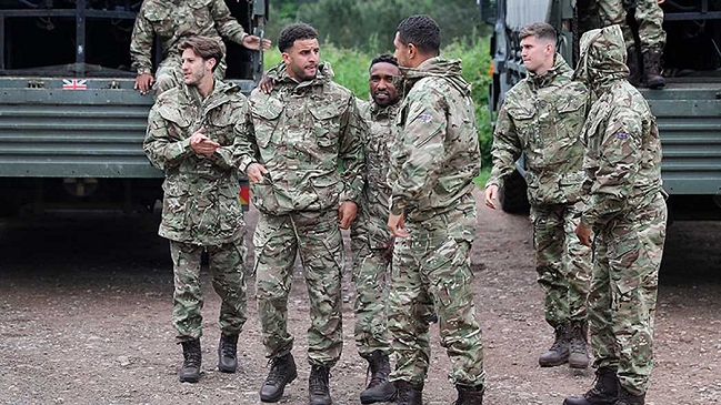 La selección inglesa entrenó con los Infantes Reales de la Marina británica La selección inglesa entrenó con los Infantes Reales de la Marina británica