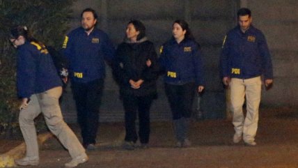   La llegada al cuartel de la PDI en Ñuñoa de la ex frentista detenida en Puerto Montt 