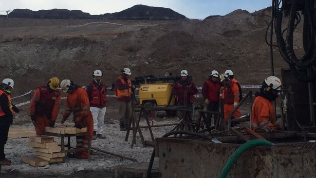 Mineros atrapados en Aysén: Sonda no dio con el punto esperado