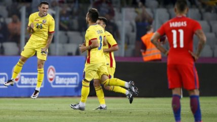 Chile se enredó ante una exigente selección rumana y sumó dudas para la Confederaciones