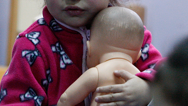 Denuncian a jardín infantil por agresión a niña de un año en Chiguayante