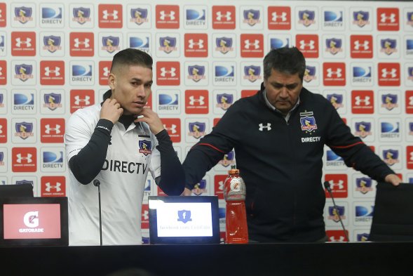 El lateral Oscar Opazo fue presentado este lunes como nuevo refuerzo de Colo Colo, luego que la semana pasada se cerrara su arribo tras la realización de los exámenes médicos. El lateral Oscar Opazo fue presentado este lunes como nuevo refuerzo de Colo Colo, luego que la semana pasada se cerrara su arribo tras la realización de los exámenes médicos.
