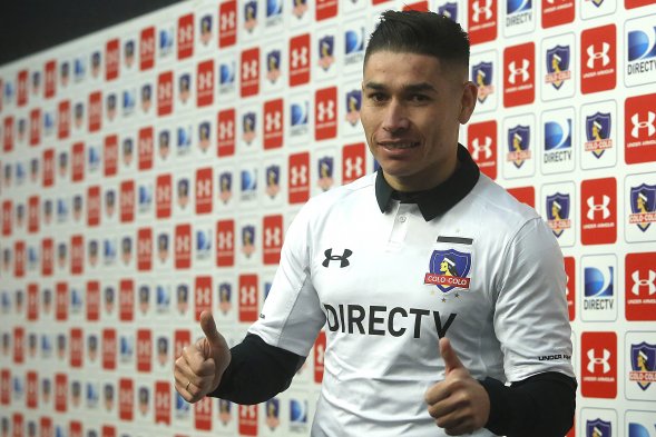 El lateral Oscar Opazo fue presentado este lunes como nuevo refuerzo de Colo Colo, luego que la semana pasada se cerrara su arribo tras la realización de los exámenes médicos. El lateral Oscar Opazo fue presentado este lunes como nuevo refuerzo de Colo Colo, luego que la semana pasada se cerrara su arribo tras la realización de los exámenes médicos.