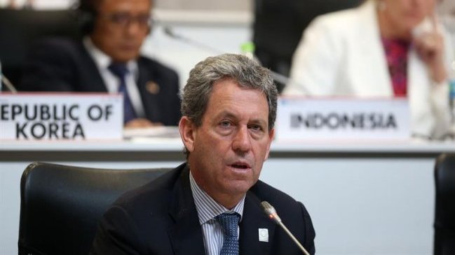 Perú: Renunció ministro de Economía tras perder confianza del Congreso