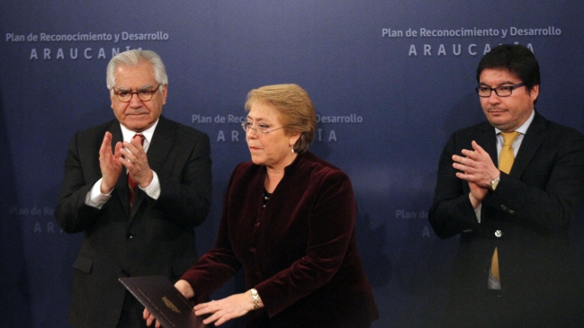 Presidenta Bachelet pidió perdón al pueblo mapuche al anunciar el Plan Araucanía Presidenta Bachelet pidió perdón al pueblo mapuche al anunciar el Plan Araucanía