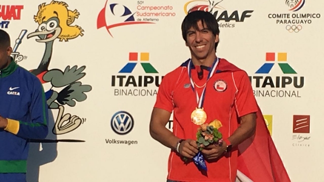 Daniel Pineda celebró con medalla de bronce en salto largo del Sudamericano de Atletismo Daniel Pineda celebró con medalla de bronce en salto largo del Sudamericano de Atletismo