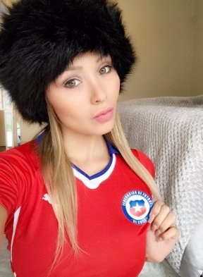 La modelo nacional Daniella Chávez volvió a mostrar su apoyo a la selección chilena, esta vez de cara al duelo con Australia por Copa Confederaciones. La modelo nacional Daniella Chávez volvió a mostrar su apoyo a la selección chilena, esta vez de cara al duelo con Australia por Copa Confederaciones.