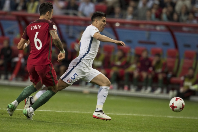 Jefe de árbitros FIFA: Se pudo haber resuelto mejor el posible penal para Chile Jefe de árbitros FIFA: Se pudo haber resuelto mejor el posible penal para Chile