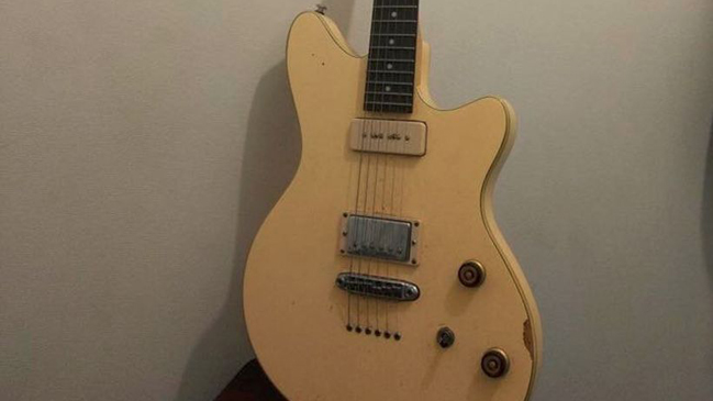 Guitarrista de Javiera Mena confirmó recuperación de su instrumento Guitarrista de Javiera Mena confirmó recuperación de su instrumento
