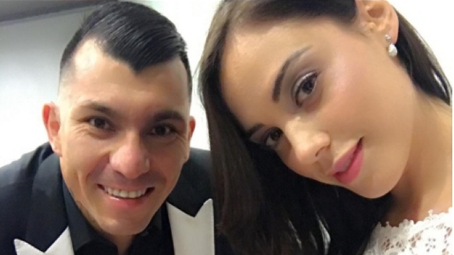 Gary Medel y Cristina Morales se casaron en íntima ceremonia