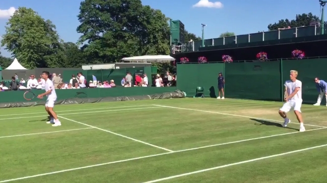Hans Podlipnik y su compañero bielorruso pasaron a cuartos de final en Wimbledon Hans Podlipnik y su compañero bielorruso pasaron a cuartos de final en Wimbledon