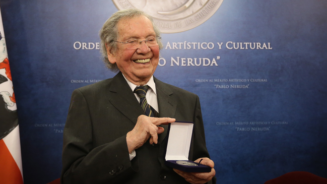 Humberto Duvauchelle recibió Orden al Mérito Pablo Neruda Humberto Duvauchelle recibió Orden al Mérito Pablo Neruda