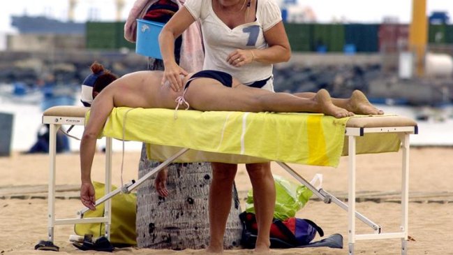 Masajista tailandés que rompió la pierna de su clienta quiere que le paguen