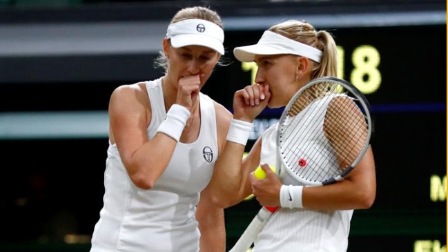 Vesnina y Makarova celebraron en el dobles femenino de Wimbledon Vesnina y Makarova celebraron en el dobles femenino de Wimbledon