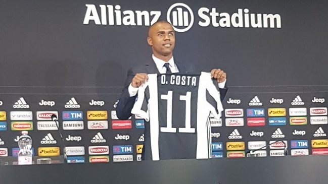 Douglas Costa siguió consejo de Arturo Vidal: 