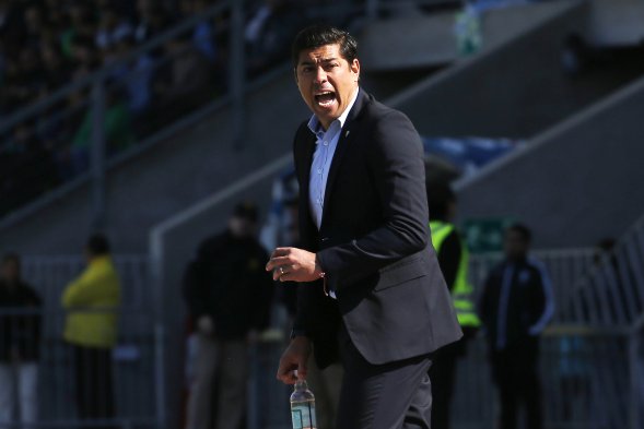 Luego de un inicio tibio, el choque entre Santiago Wanderers y Unión Española por la primera fecha del Torneo de Transición subió de manera notable en intensidad, aunque terminó igualado 0-0 en el estadio Luego de un inicio tibio, el choque entre Santiago Wanderers y Unión Española por la primera fecha del Torneo de Transición subió de manera notable en intensidad, aunque terminó igualado 0-0 en el estadio