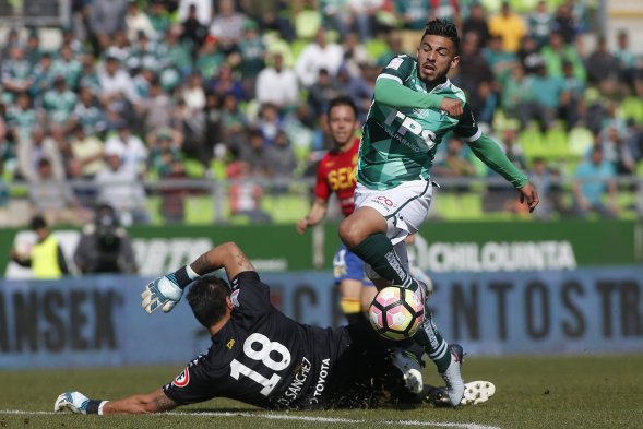 Luego de un inicio tibio, el choque entre Santiago Wanderers y Unión Española por la primera fecha del Torneo de Transición subió de manera notable en intensidad, aunque terminó igualado 0-0 en el estadio Luego de un inicio tibio, el choque entre Santiago Wanderers y Unión Española por la primera fecha del Torneo de Transición subió de manera notable en intensidad, aunque terminó igualado 0-0 en el estadio