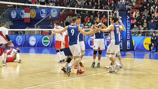Chile debutó con sólido triunfo sobre Perú en el Sudamericano de Voleibol Chile debutó con sólido triunfo sobre Perú en el Sudamericano de Voleibol