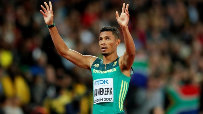 Sudafricano Van Niekerk se consolidó en los 400 metros en ausencia de un enfermo Makwala Sudafricano Van Niekerk se consolidó en los 400 metros en ausencia de un enfermo Makwala
