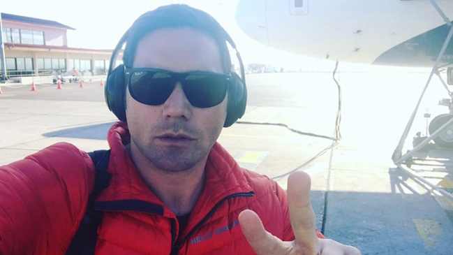 Francisco Saavedra celebra récord en Facebook regalando pasajes