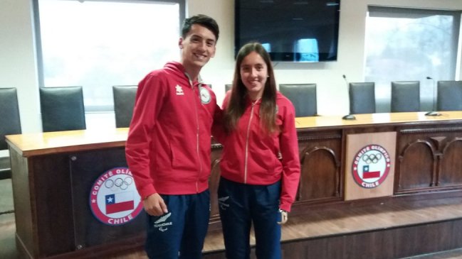 Cerna y Orrego compartieron su alegría al arribar a Chile como campeones mundiales Cerna y Orrego compartieron su alegría al arribar a Chile como campeones mundiales