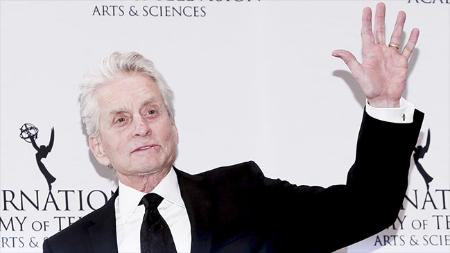 Michael Douglas y Alan Arkin negocian para hacer serie cómica con Netflix Michael Douglas y Alan Arkin negocian para hacer serie cómica con Netflix