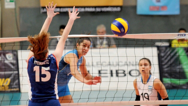 Chile cosechó ante Argentina una nueva derrota en el Sudamericano femenino de voleibol Chile cosechó ante Argentina una nueva derrota en el Sudamericano femenino de voleibol