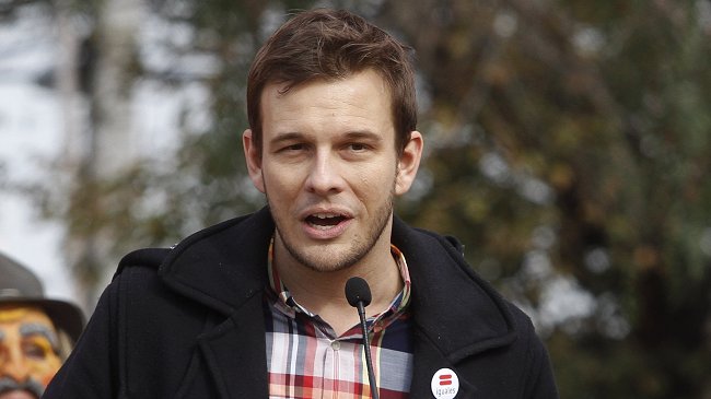 Ex presidente de Iguales es candidato en pacto de derecha, pero no apoya a Piñera