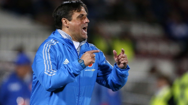 Guillermo Hoyos mantendrá el esquema con tres puntas para el Superclásico ante Colo Colo Guillermo Hoyos mantendrá el esquema con tres puntas para el Superclásico ante Colo Colo