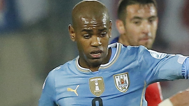 Uruguayo Diego Rolan se lesionó y quedó descartado para jugar ante Argentina