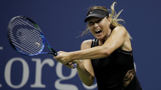 Maria Sharapova superó un duro duelo ante Simona Halep para avanzar en el US Open Maria Sharapova superó un duro duelo ante Simona Halep para avanzar en el US Open