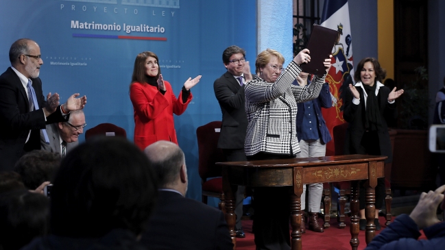 Presidenta Bachelet firmó el proyecto de matrimonio igualitario