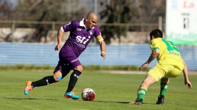 Deportes Vallenar tomó el liderato en la Segunda División tras superar a San Antonio Unido Deportes Vallenar tomó el liderato en la Segunda División tras superar a San Antonio Unido