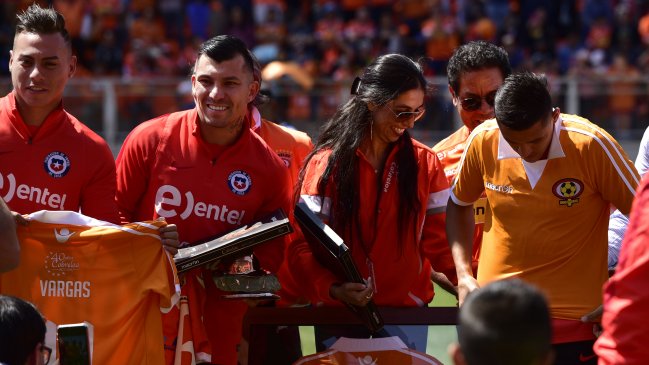 Alexis Sánchez, Eduardo Vargas y Gary Medel fueron homenajeados por Cobreloa en Calama