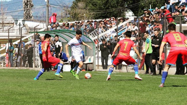 Santa Cruz sigue en lo alto de la Segunda División con un empate ante Cauquenes Santa Cruz sigue en lo alto de la Segunda División con un empate ante Cauquenes