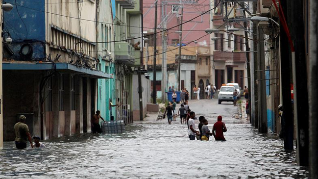 Huracán Irma se aleja de Cuba dejando severas inundaciones y daños