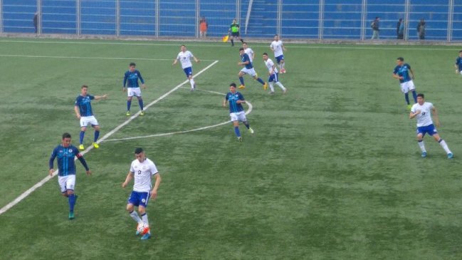 Deportes Santa Cruz volvió a alejarse del liderato al caer frente a Naval en Segunda División Deportes Santa Cruz volvió a alejarse del liderato al caer frente a Naval en Segunda División
