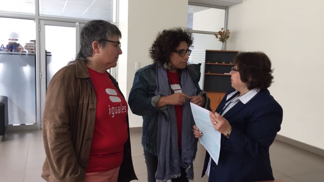 Madres lesbianas denunciaron imposibilidad para inscribir a su bebé como hijo de ambas Madres lesbianas denunciaron imposibilidad para inscribir a su bebé como hijo de ambas