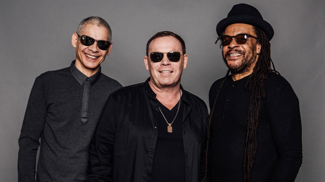 Suspenden show de UB40 en el Teatro Caupolicán por problemas técnicos Suspenden show de UB40 en el Teatro Caupolicán por problemas técnicos