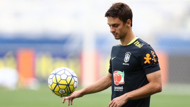 Rodrigo Caio fue convocado en Brasil para suplir ausencia de Thiago Silva en el duelo ante Chile Rodrigo Caio fue convocado en Brasil para suplir ausencia de Thiago Silva en el duelo ante Chile
