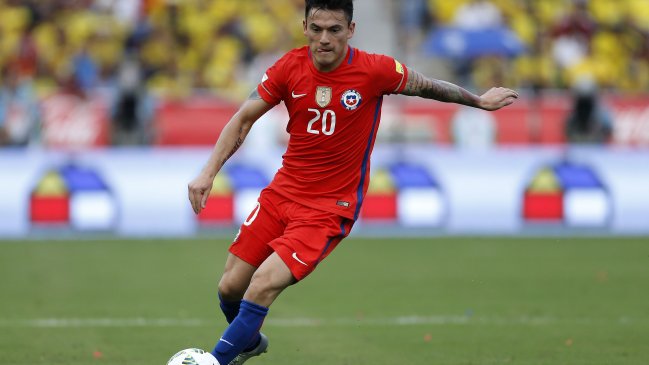 Charles Aránguiz entrenó aparte y mantuvo viva la posibilidad de jugar ante Brasil Charles Aránguiz entrenó aparte y mantuvo viva la posibilidad de jugar ante Brasil