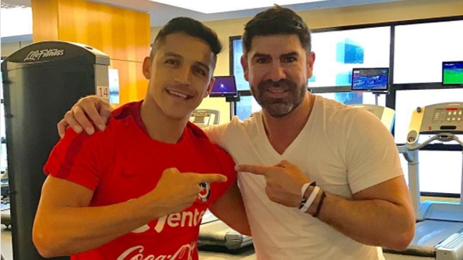 Alexis Sánchez junto a Marcelo Salas: Si no nos apoyamos entre nosotros nadie lo hará Alexis Sánchez junto a Marcelo Salas: Si no nos apoyamos entre nosotros nadie lo hará