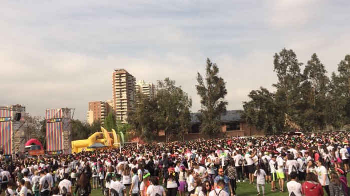 Este lunes en Vitacura se realizó una nueva edición de The Color Run, corrida que cumplió cinco años desde que aterrizó en nuestro país y que contó con la participación de 17 mil personas. Este lunes en Vitacura se realizó una nueva edición de The Color Run, corrida que cumplió cinco años desde que aterrizó en nuestro país y que contó con la participación de 17 mil personas.